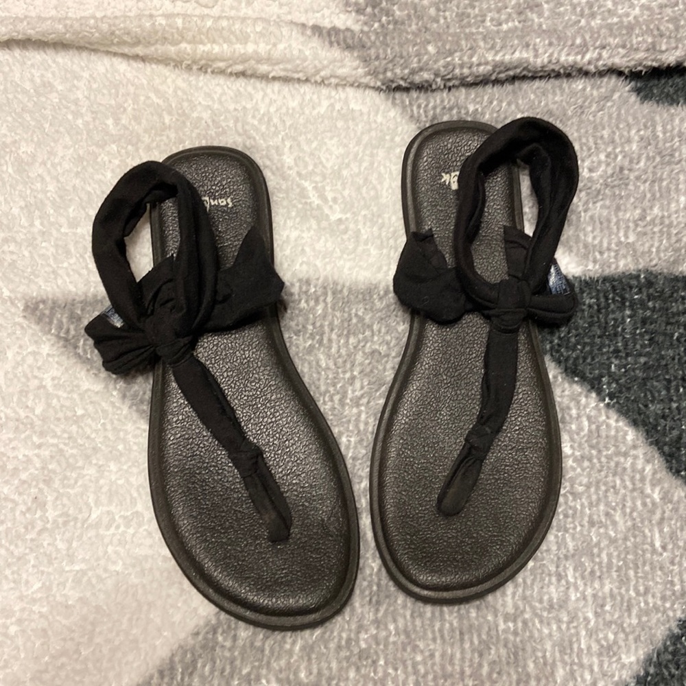 Sanuk yoga sandals